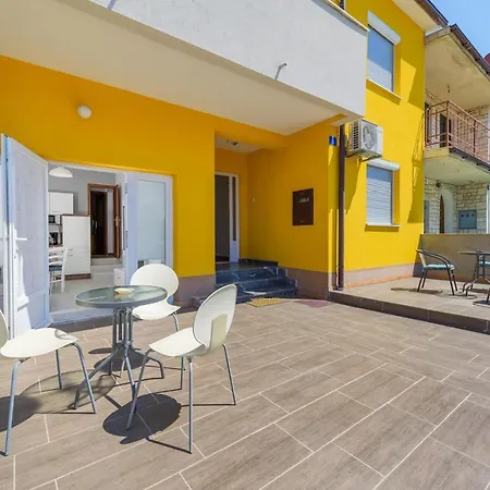House With Mila Umag